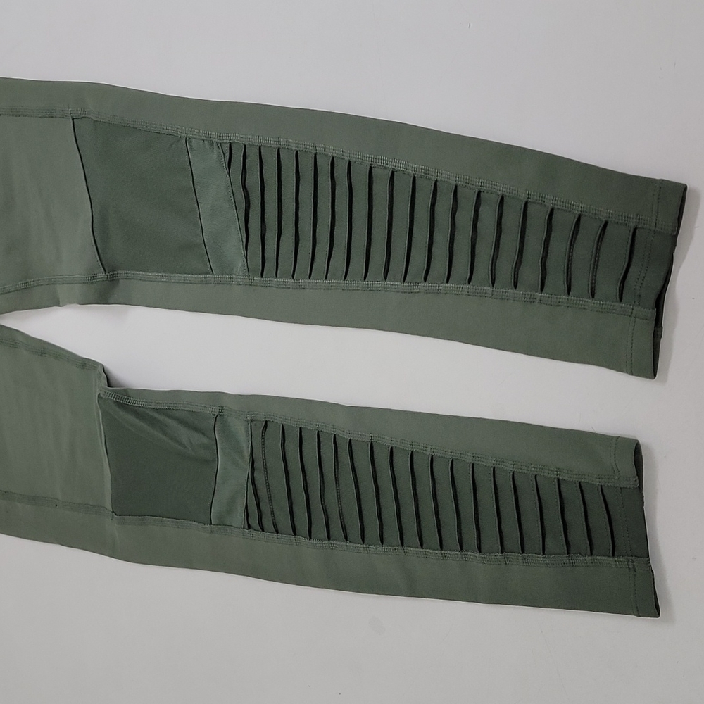 Alo Yoga High Waist Moto Legging Jungle M (one small hole) - Picture 9 of 11